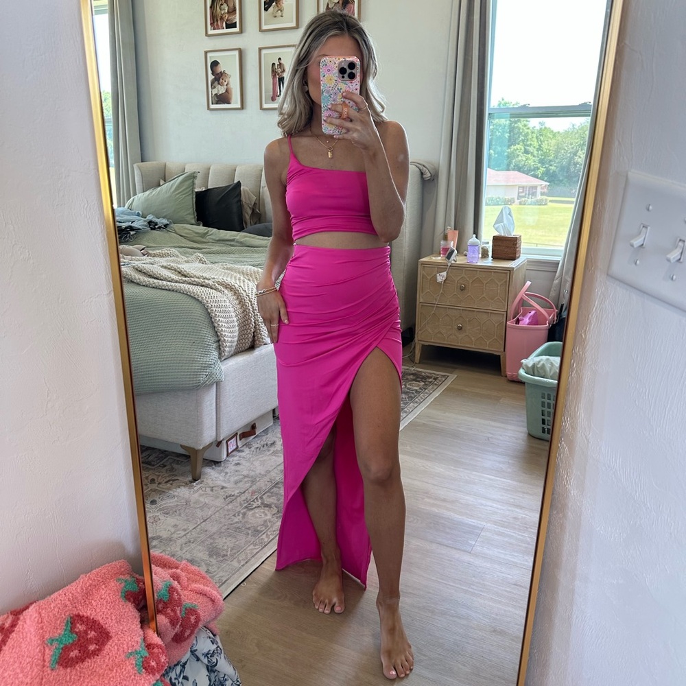 superdown Hot Pink Maxi Skirt Set with High Slit